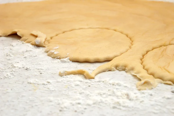 Detail of circles being cut from a sheet of fresh pastry — Stock Photo, Image