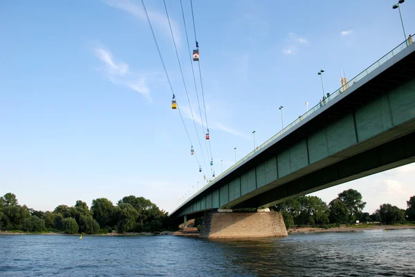 Lanovky přes Rýn v Kolíně nad Rýnem, Německo — Stock fotografie
