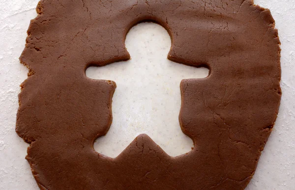 Knipsel vorm van een speculaaspop in cookie deeg — Stockfoto