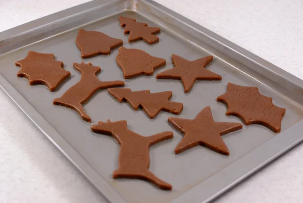 Festival şekilli gingerbread çerezleri fırın için hazır — Stok fotoğraf