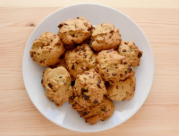 Prato de biscoitos pecan e chocolate chip — Fotografia de Stock