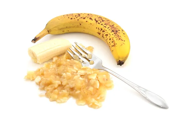 Přezrálé banány vidličkou a ovocné pyré — Stock fotografie