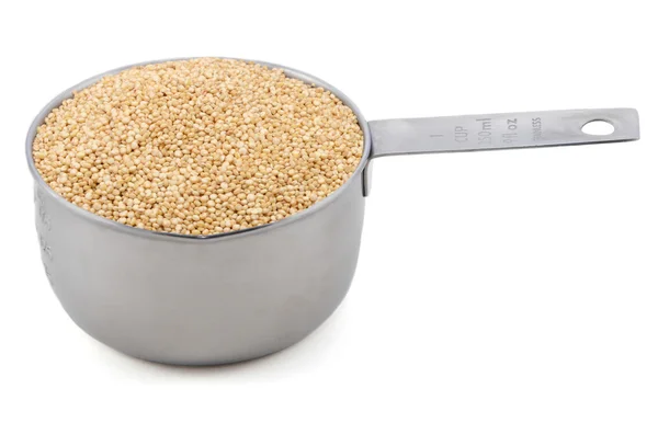 Quinoa im Tassenmaß — Stockfoto