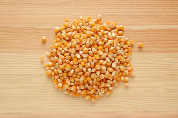 Popcorn maize on wood — Stock Photo, Image