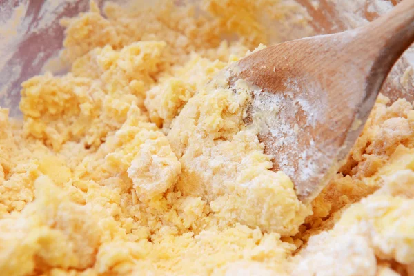 Creaming masła i cukru pudru razem — Zdjęcie stockowe