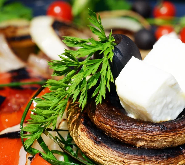 mantar ile peynir ve zeytin