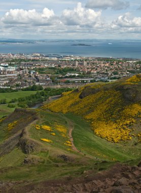 holyrood Park Hill göster