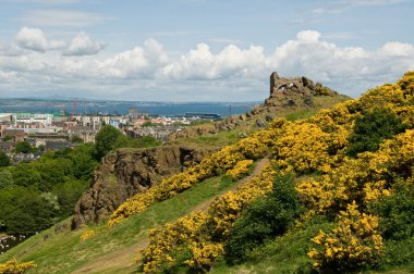 holyrood park ve st Şapel kalıntıları kayalarda... Anthony
