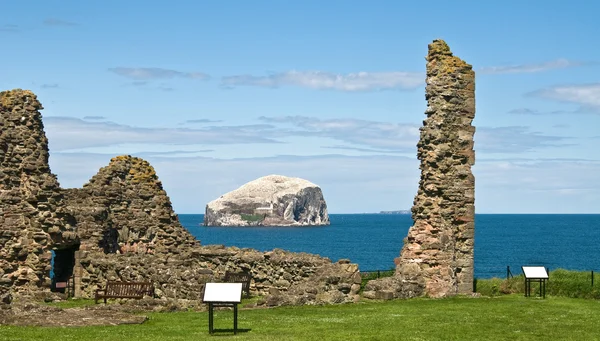 tantallon kalenin avlusunda göster