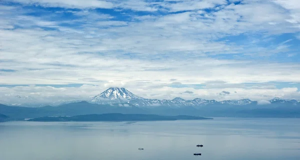 avacha bay ve viluchinsky volkan