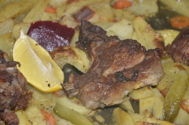 etli patates bir tavada kızartma