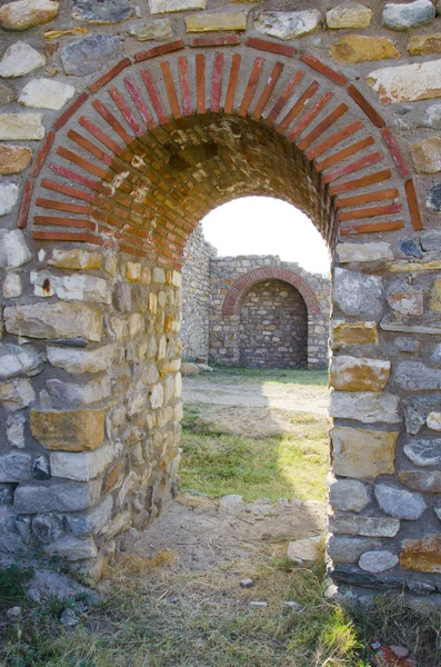 Old arched stone passage in the ancient town citadela ruins — Stock Photo, Image