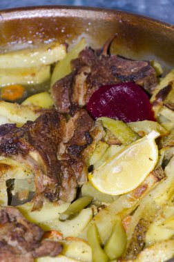 kızartma patates, limon ve baharatlar ile buluşma