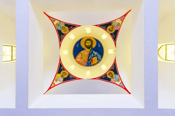 Igreja com Jesus Cristo pintar no teto — Fotografia de Stock