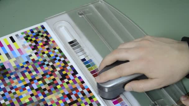 Press shop, spectrophotometer measurement of color patches in prepress on Test Arch — Stock Video