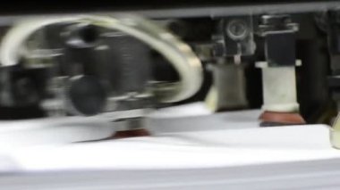 closeup Ofset baskı basın makine kağıt besleme