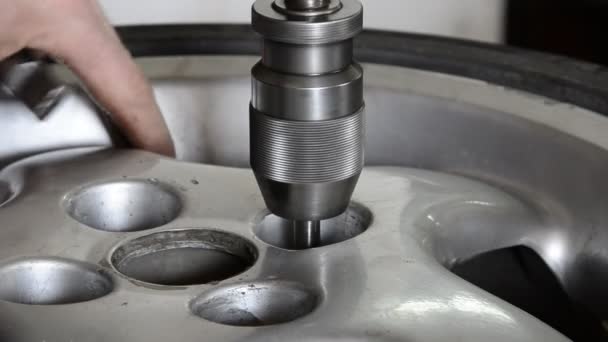 Industrial CNC drill machine milling car aluminium wheel — Stock Video