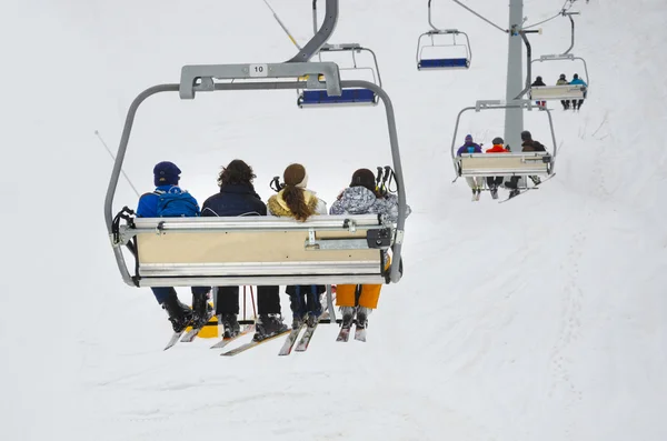 Chair ski lift elevator lifting people — Stock Photo, Image