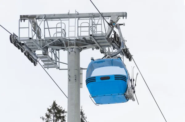 Cabine de teleférico Bansko centro de esqui elevador azul Bulgária — Fotografia de Stock