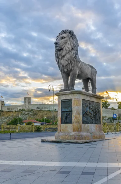 Lion monument in Skopje, Macedonia — Stock Photo, Image