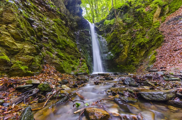 Wasserfall im Frühling pehcevo, Mazedonien — Stockfoto