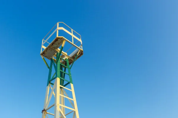 Leuchtturm im Seehafen — Stockfoto