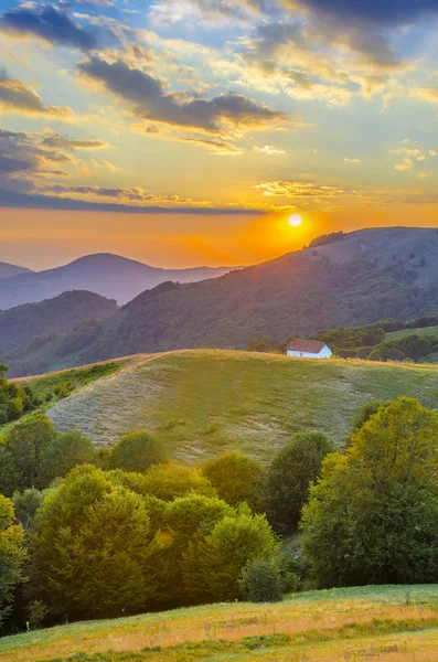 dağlar peyzaj shepard bir ev günbatımı
