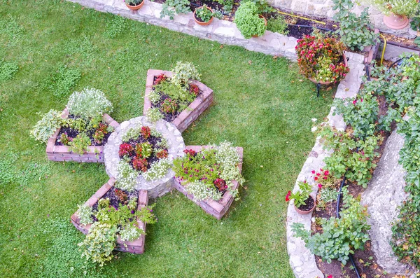 Zahradní kříž visící klášter v Meteoře kalampaka v Řecku — Stock fotografie