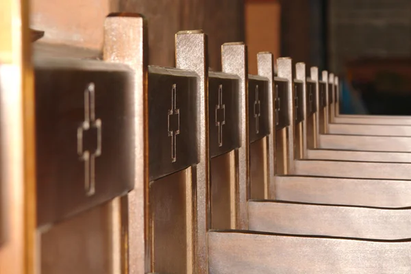 Chaises église en bois close up — Photo