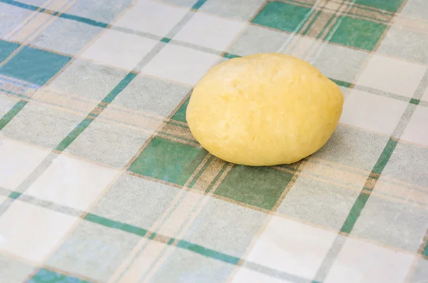 Bola de masa cruda — Foto de Stock