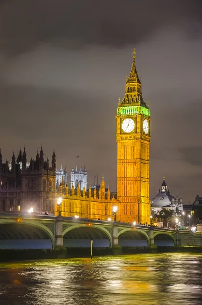 Big Ben y House of Parlament en Londres, Inglaterra — Foto de Stock