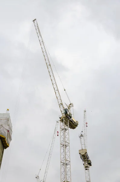 Grúas de construcción industrial —  Fotos de Stock