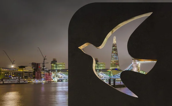 Seagull monument frame in London — Stock Photo, Image