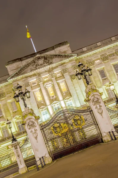 Buckingham Palace a Londra di notte — Foto Stock