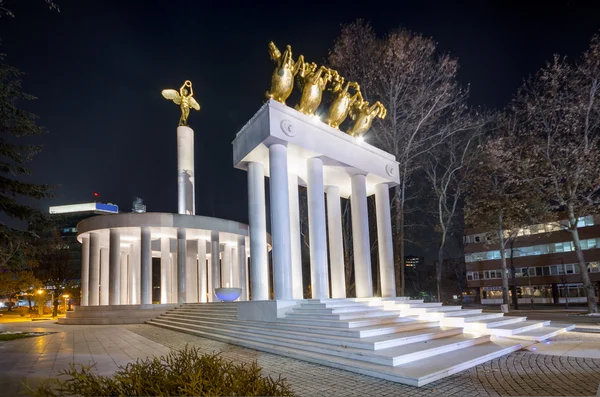 Monumento a los héroes en Skopje — Foto de Stock