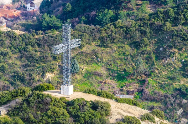 Cross against green forest — Stock Photo, Image