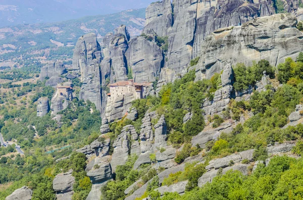 Moni Agias Varvaras Roussanou on top of rock Meteora mountain, Greece — Stock Photo, Image