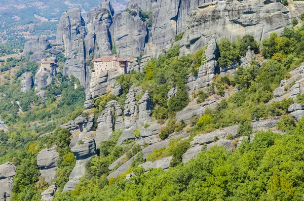 Manastır agias varvaras roussanou üstünde belgili tanımlık tepe-in rock meteora dağ, Yunanistan — Stok fotoğraf