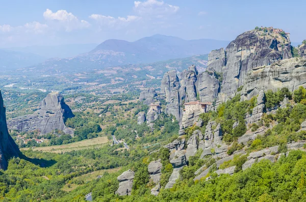 Monastero Agias Varvaras Roussanou in cima alla roccia Meteora montagna, Grecia — Foto Stock