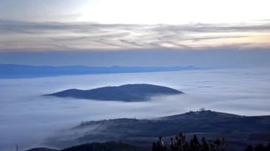 ünlü Avusturya'da hareketli sis Alp dağ silsilesi