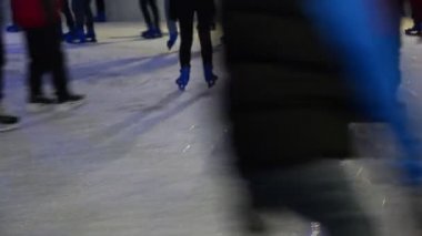 buz patenciler adlı genel bir buz pateni pisti buz