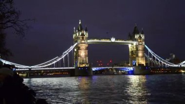 Londra 'daki kule köprüsü
