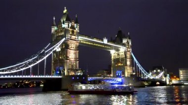 Londra 'daki kule köprüsü