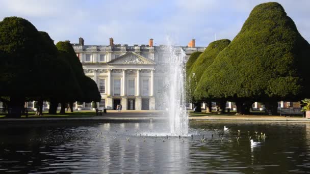 Hampton Court Palace в Лондоне — стоковое видео