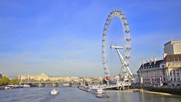 Rivière Thames avec horizon de Londres — Video