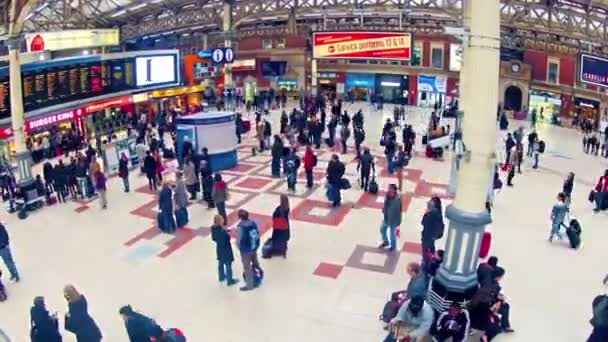 Victoria Railway Station in London — Stock Video