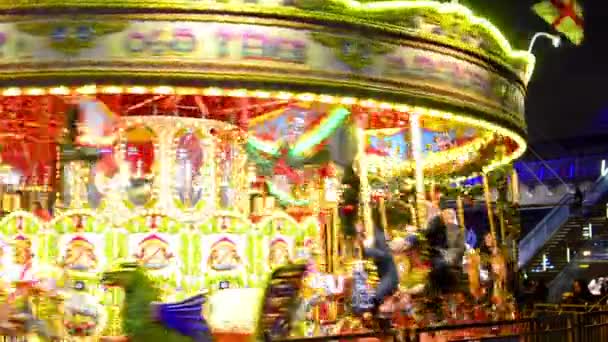 Bir sirk carousel eğlence — Stok video