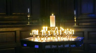 Katedral mum ışığı