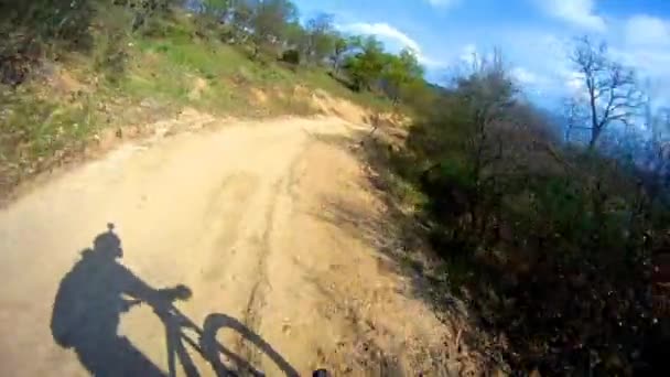 Bicicleta de montaña descenso carrera deportiva — Vídeo de stock