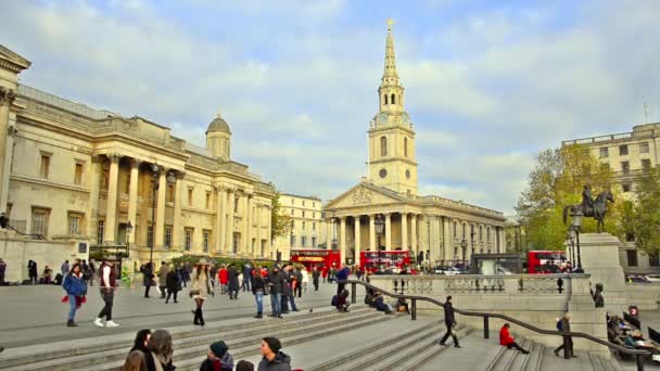 Trafalgar Square in London — Stockvideo